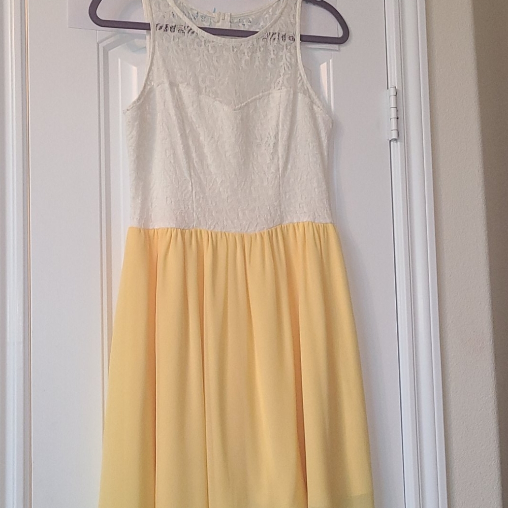 Sequin hearts. Yellow and white dress